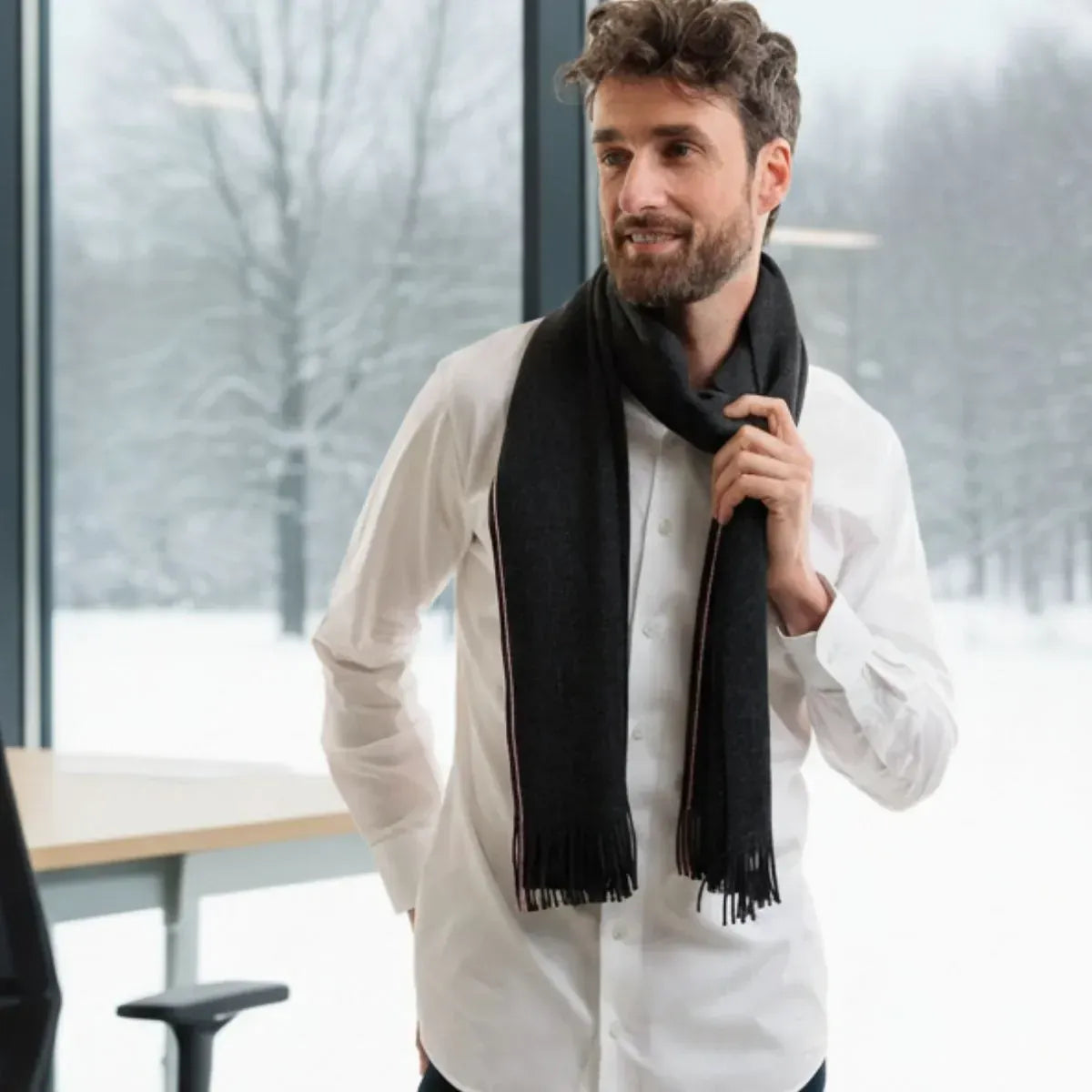 Echarpe gris foncé pour homme en laine