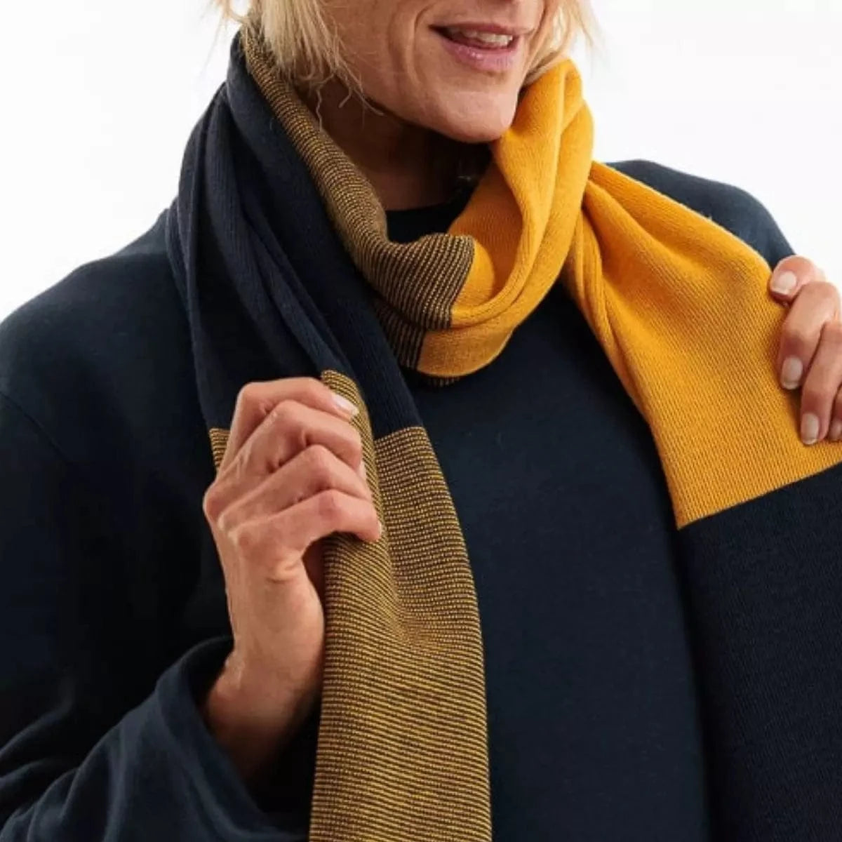 Echarpe en laine jaune et noire