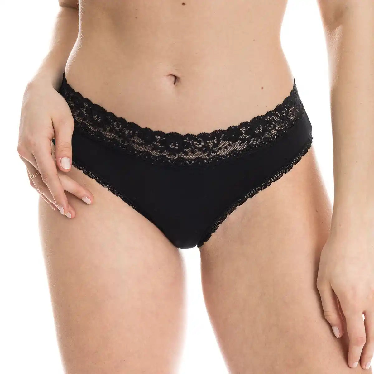 ensemble brassiere et culotte en dentelle noir made in France, en coton bio