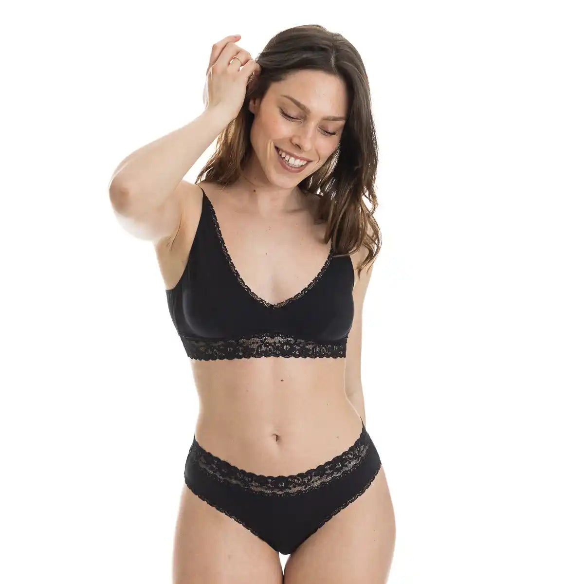 ensemble brassiere et culotte en dentelle noir made in France, en coton bio
