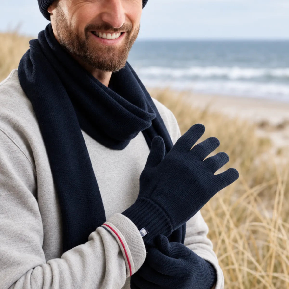 le mannequin porte des gants laine merinos bleu