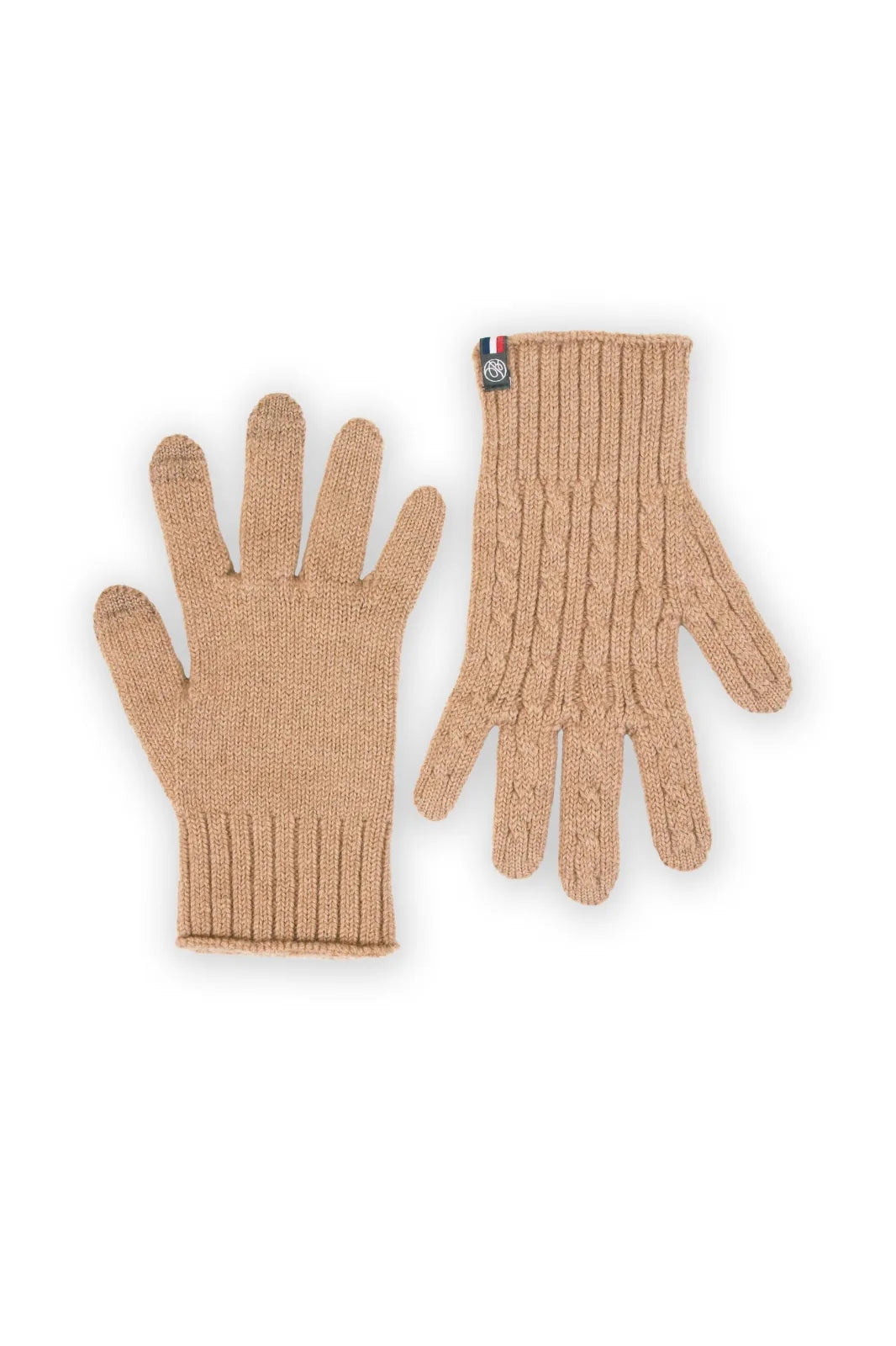 Gants femme camel en laine mérinos à maille torsadée, bouts des doigts tactiles, posés à plat