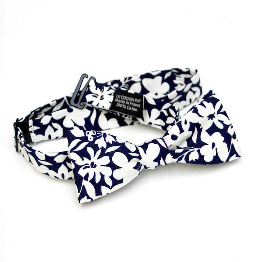 Noeud papillon bleu nuit fleuri lys