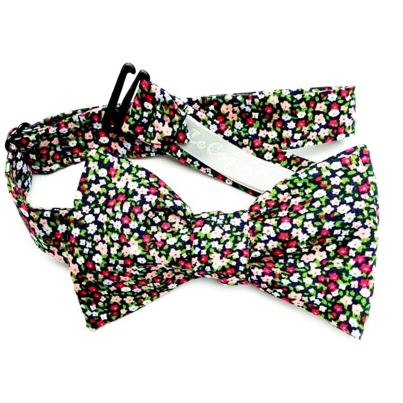 Noeud papillon fleuri rose fuchsia