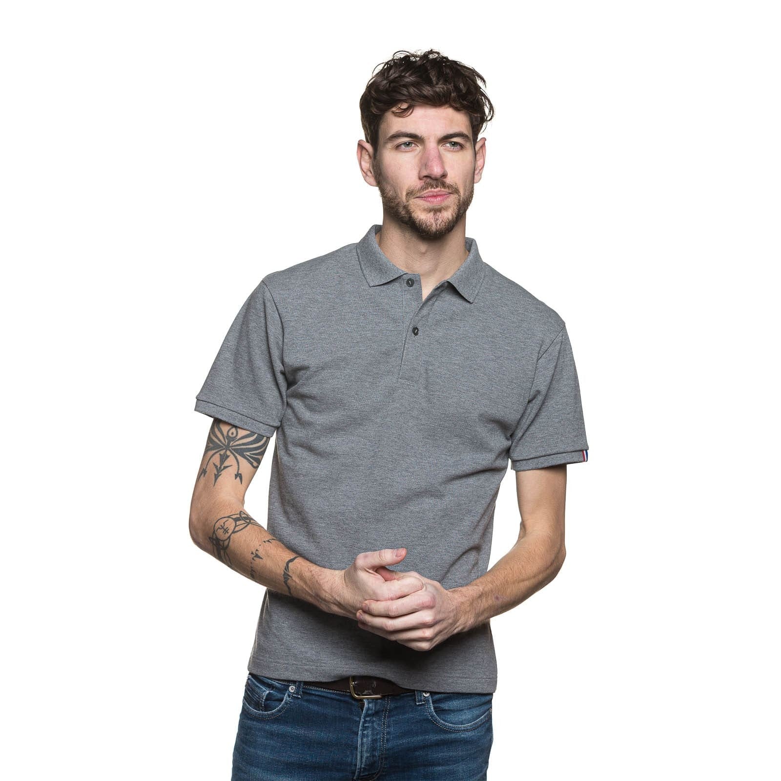 Le polo Français gris à manche courte avec col