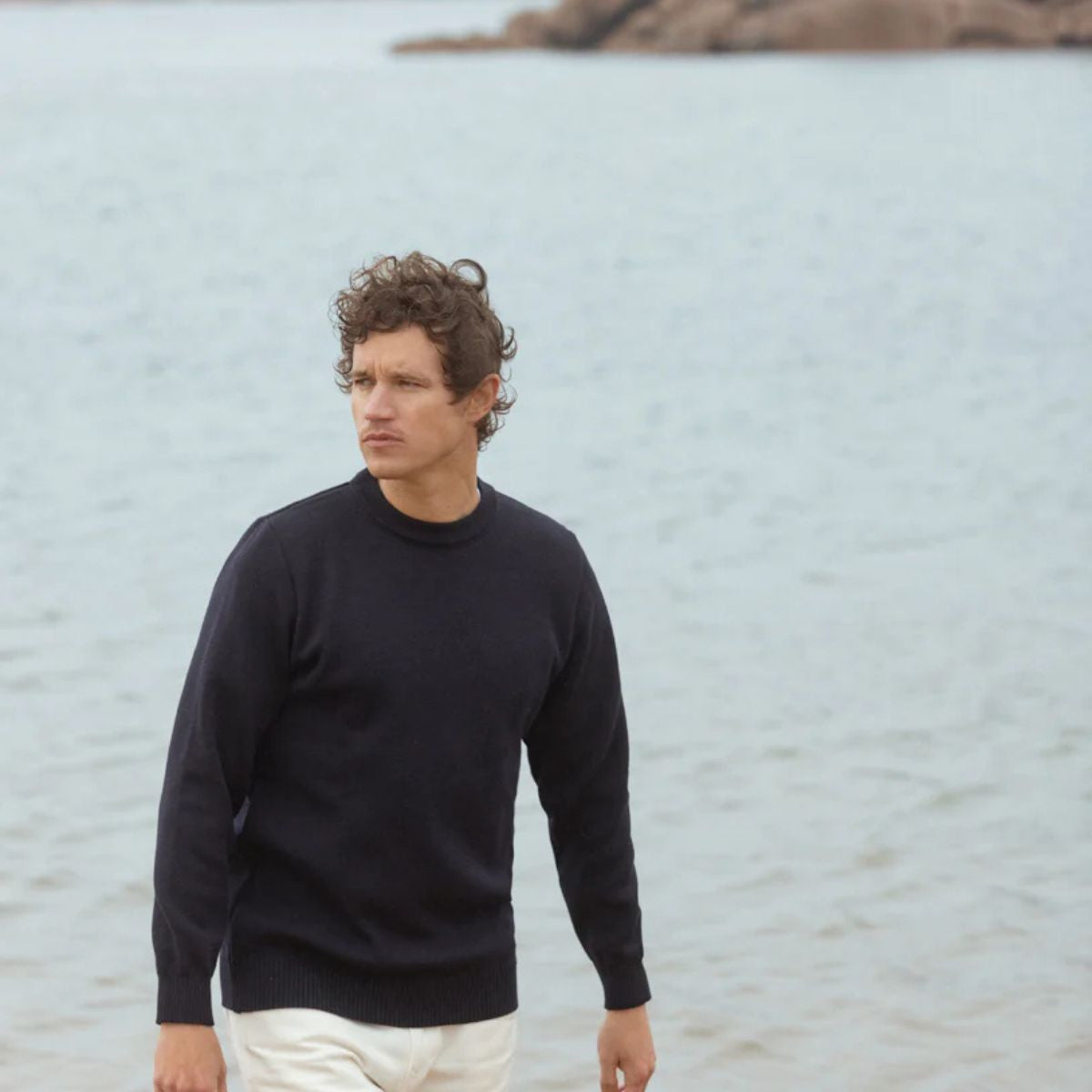 Pull col rond 100 % laine vierge bleu marine