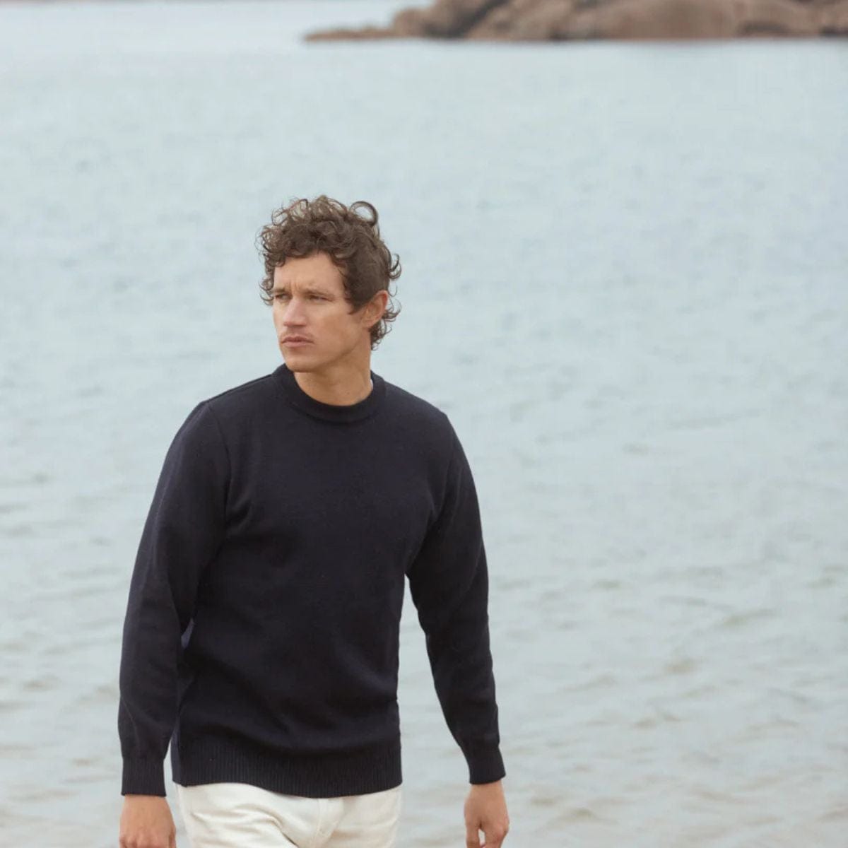 Pull col rond 100 % laine vierge bleu marine