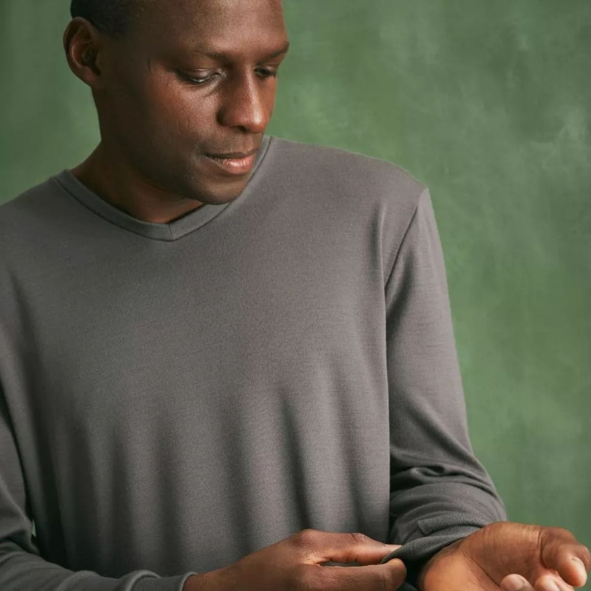 Pull en laine col V gris