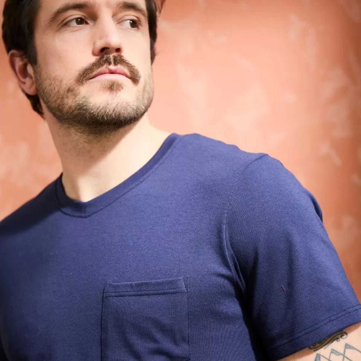 T-shirt Col V à poche Homme Marine