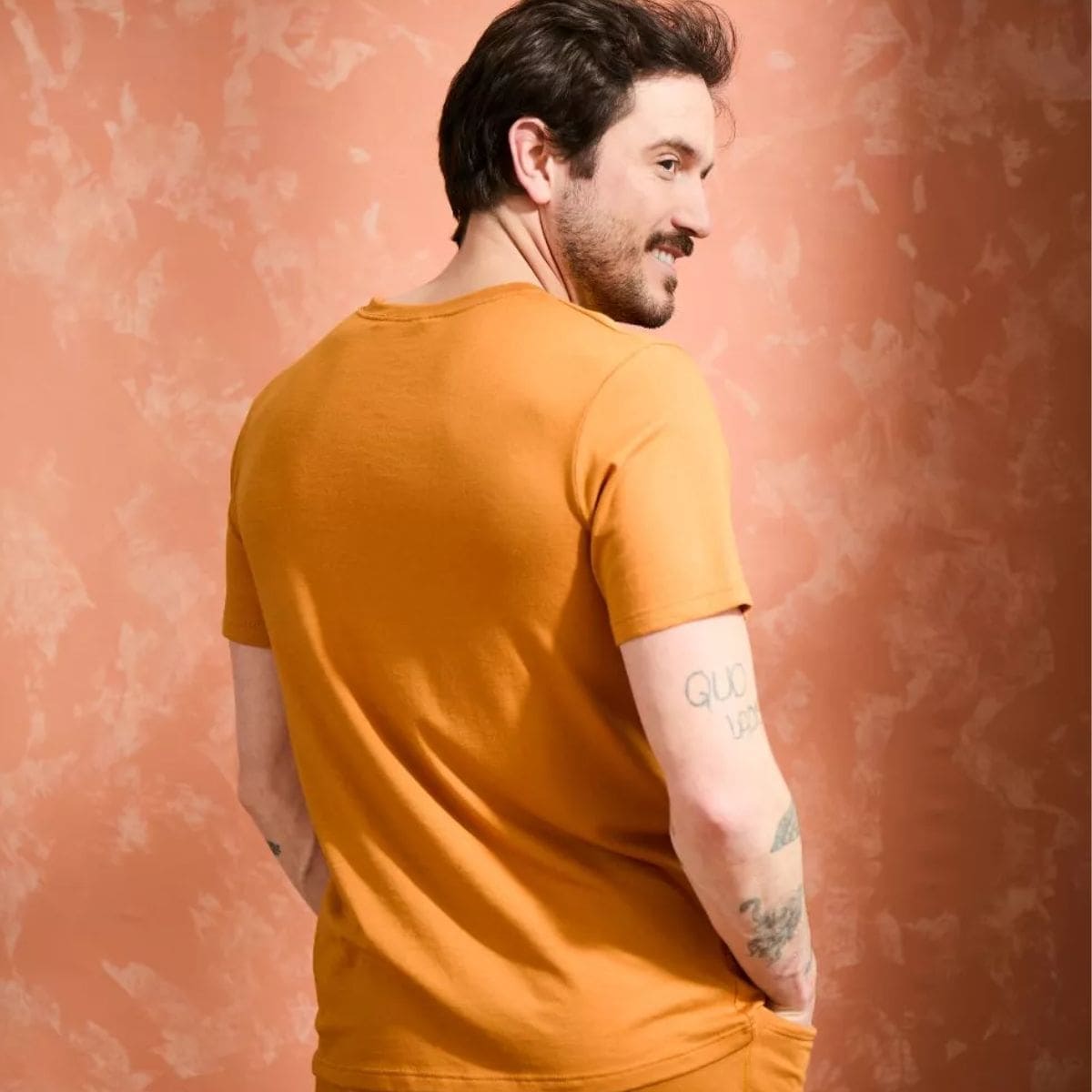 T-shirt Col V à poche Homme Orange