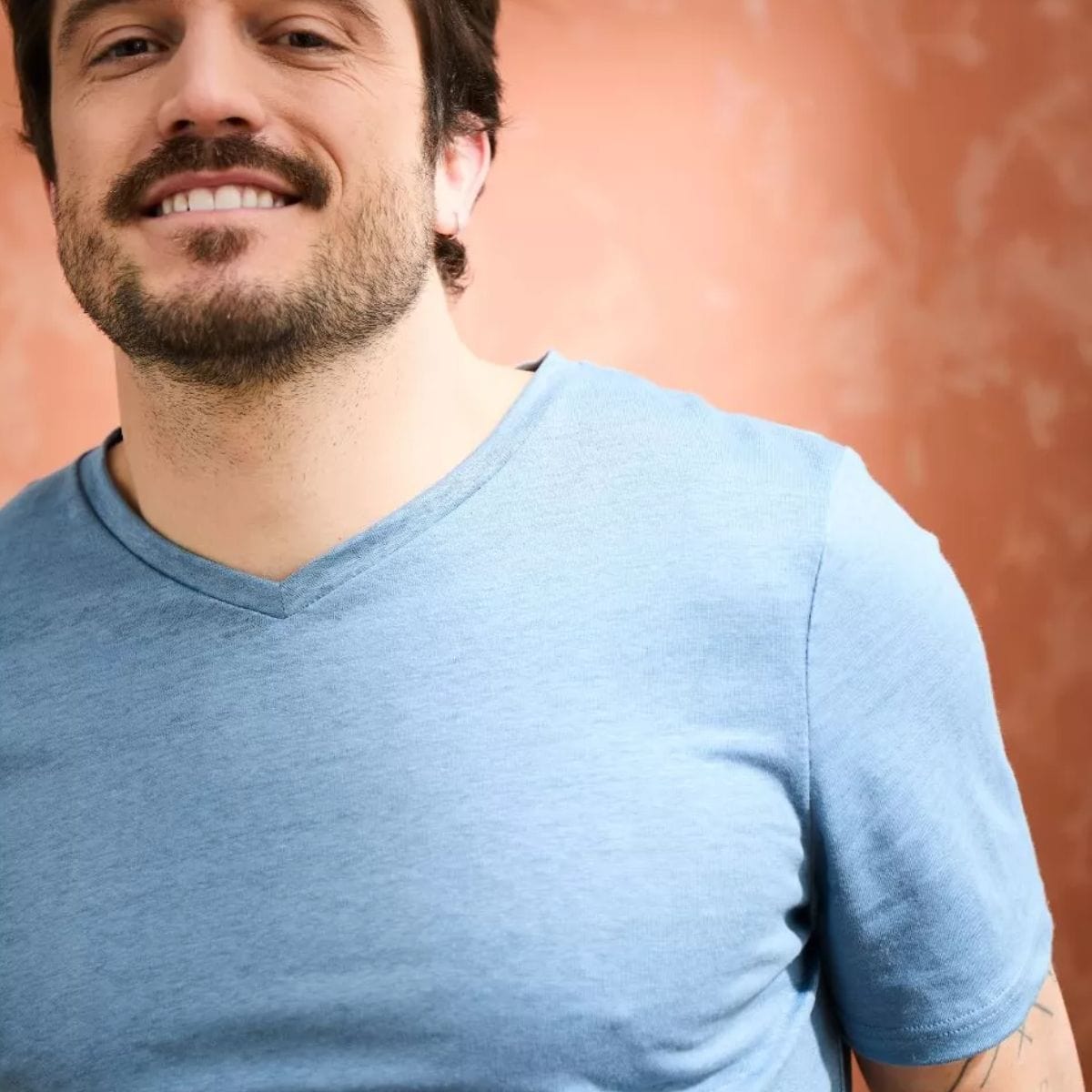 T-shirt en lin homme Col V Bleu ciel