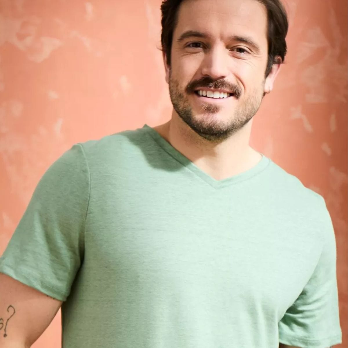 T-shirt en lin homme Col V Vert