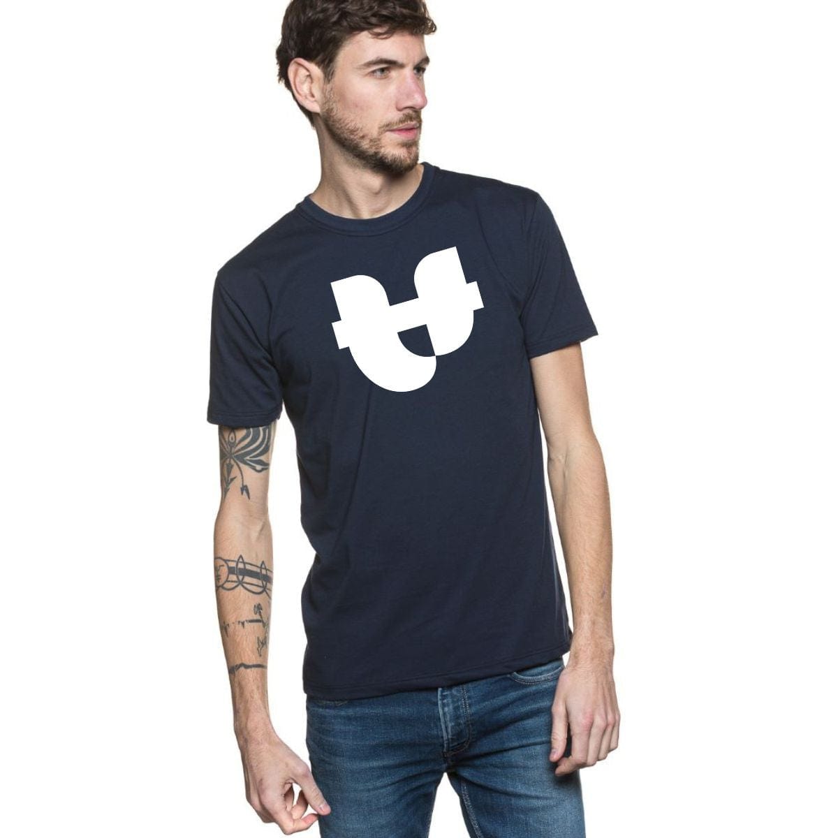 T-shirt bleu homme en coton bio avec des bords côtes et col rond