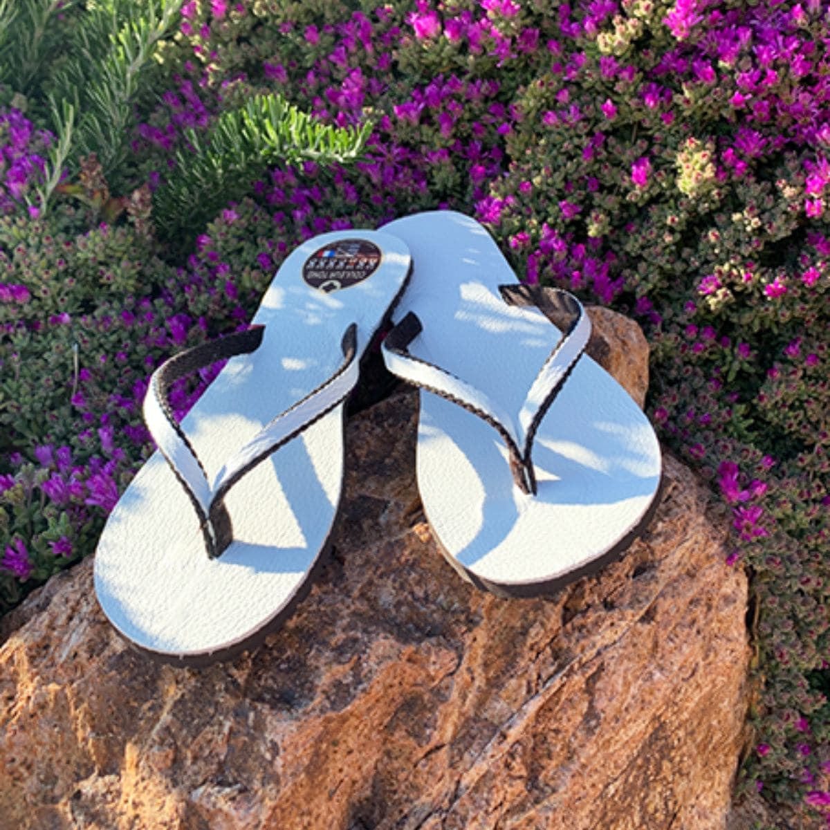 Tong blanche en cuir