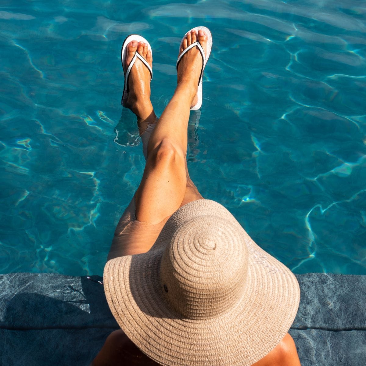 Tong blanche en cuir