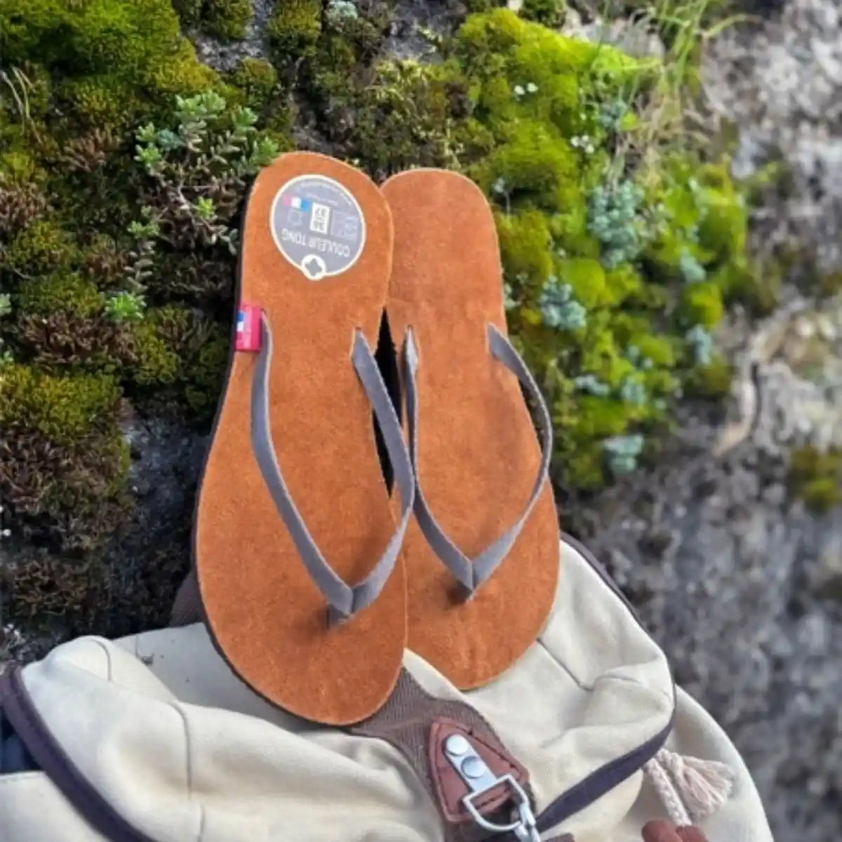 Tong en cuir poids plume sable