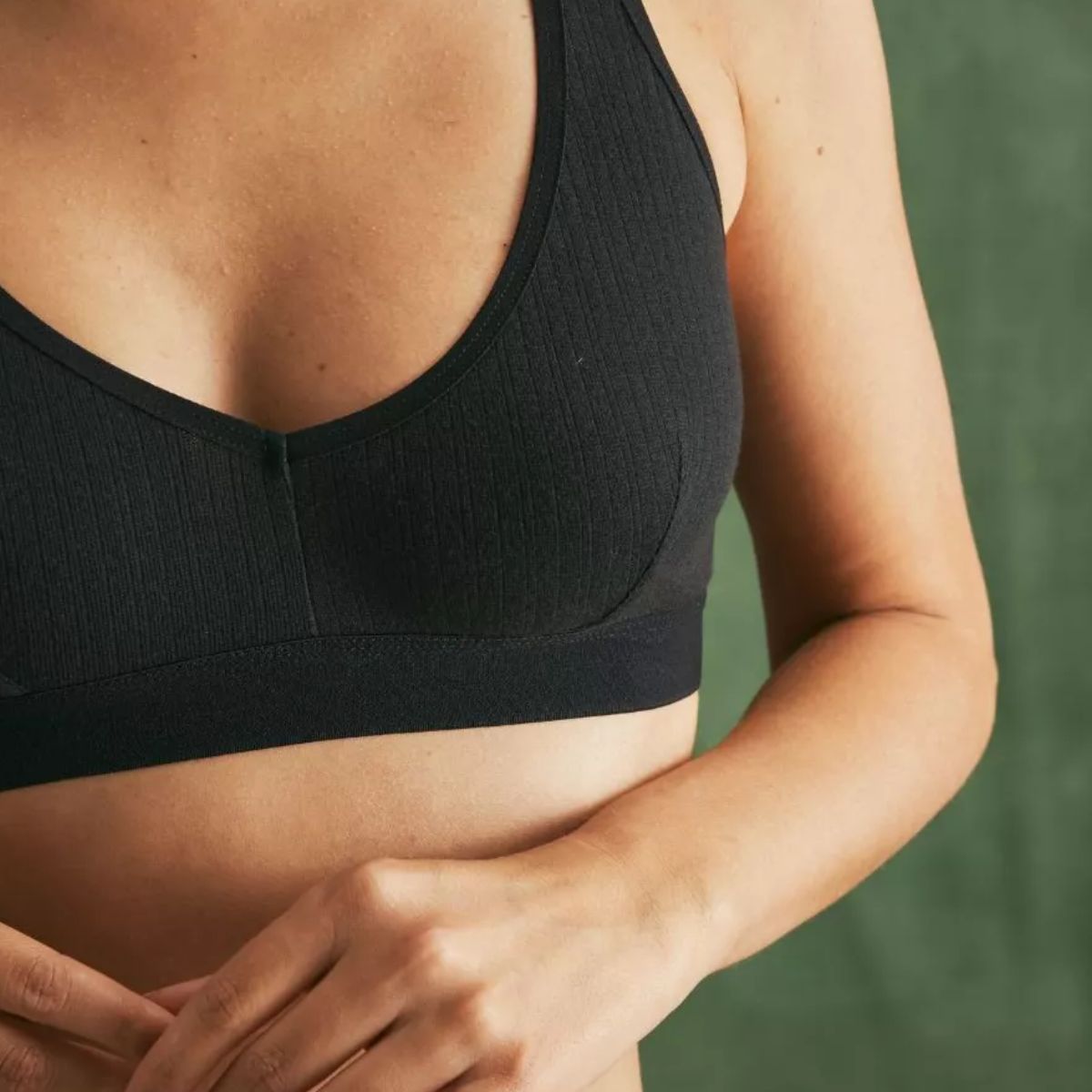 Brassière noire à pinces élastiquée