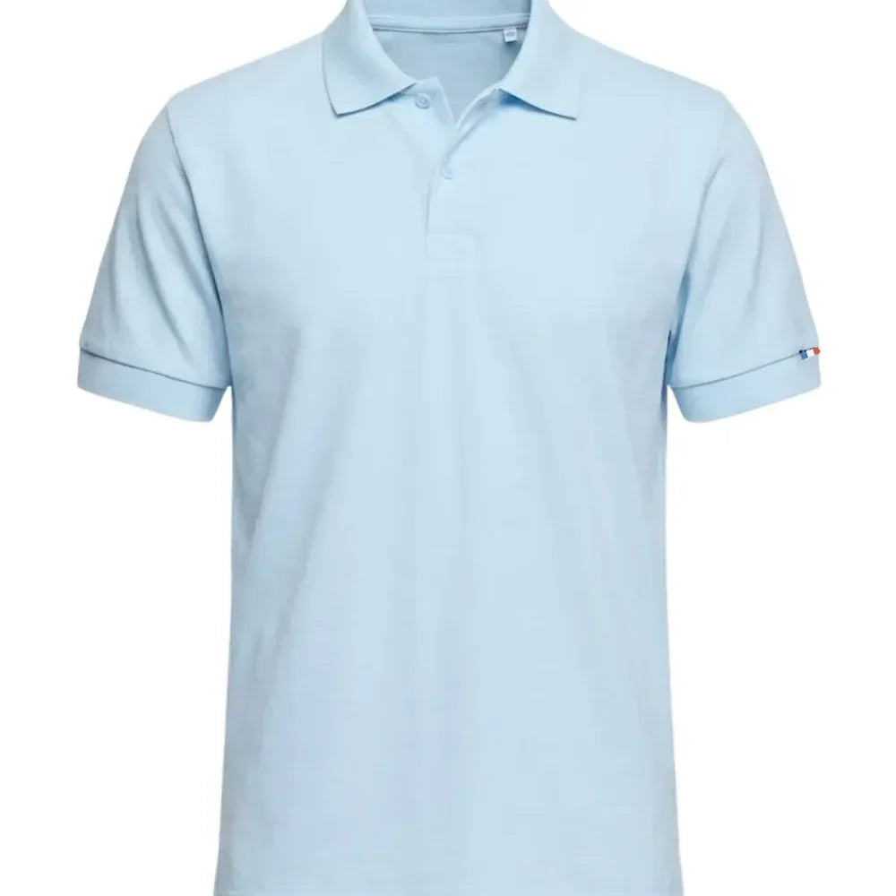 Polo homme bleu ciel en coton bio, maille piquée, drapeau tricolore sur la manche