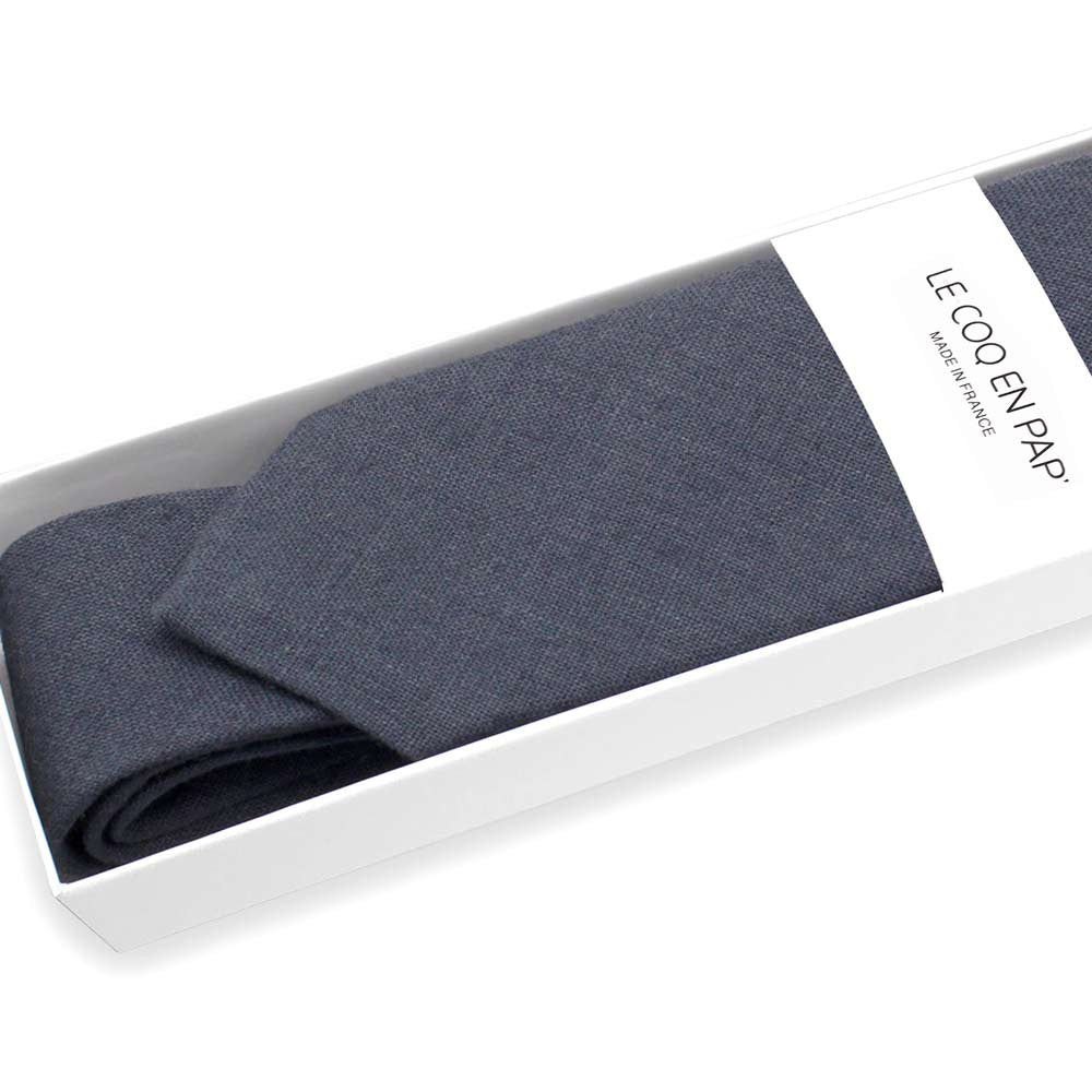 Cravate noire pour homme en lin