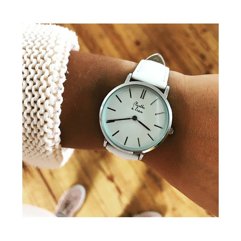 Montre La Véritable cuir blanc fond blanc chromé