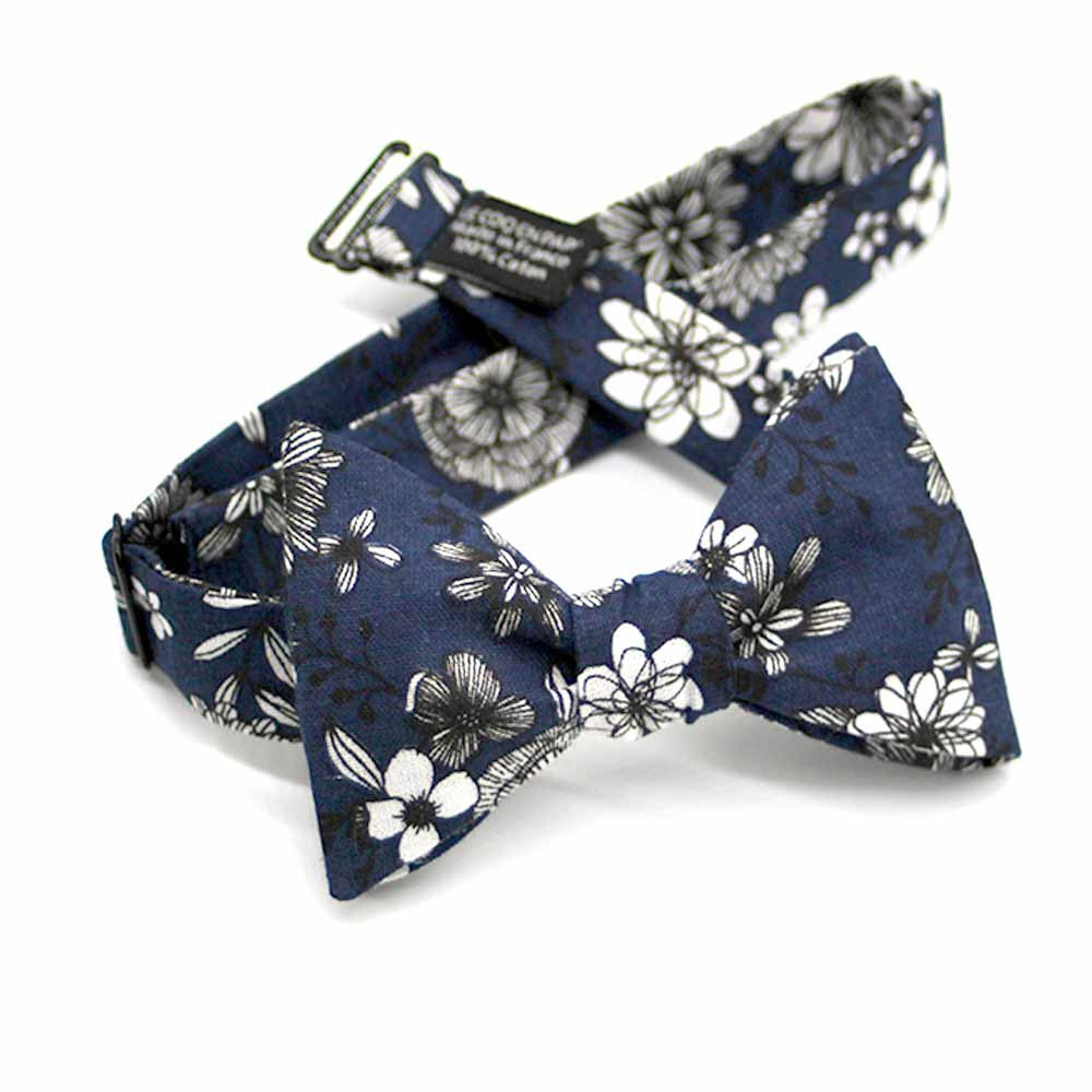 Noeud papillon fleuri bleu marine