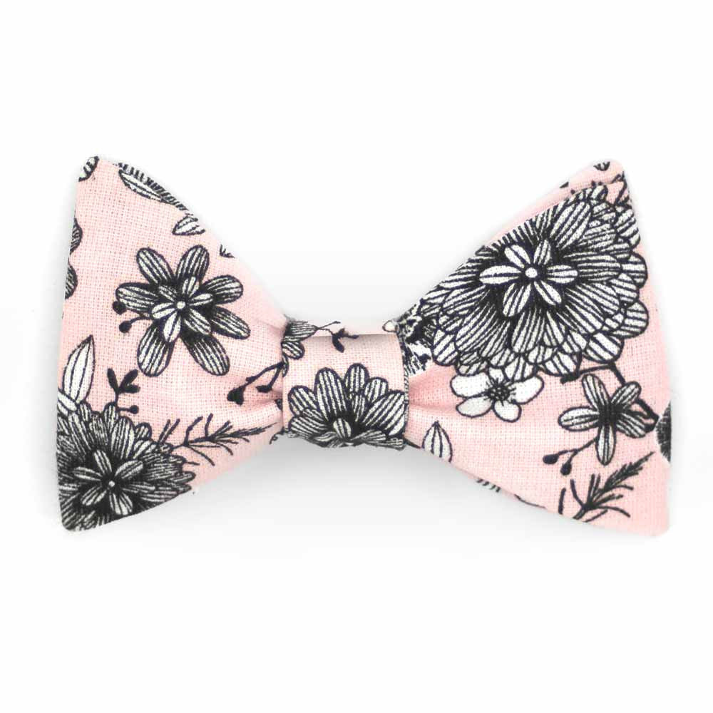 Noeud papillon rose fleuri