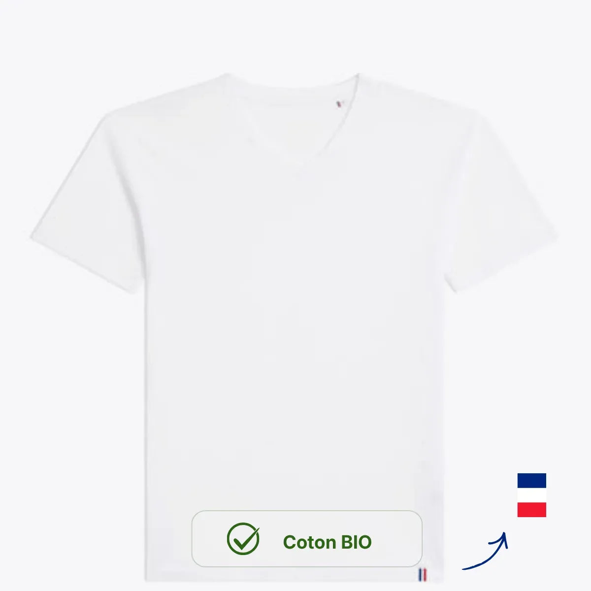 T-shirt blanc col V homme à plat, ruban tricolore cousu en bas à gauche
