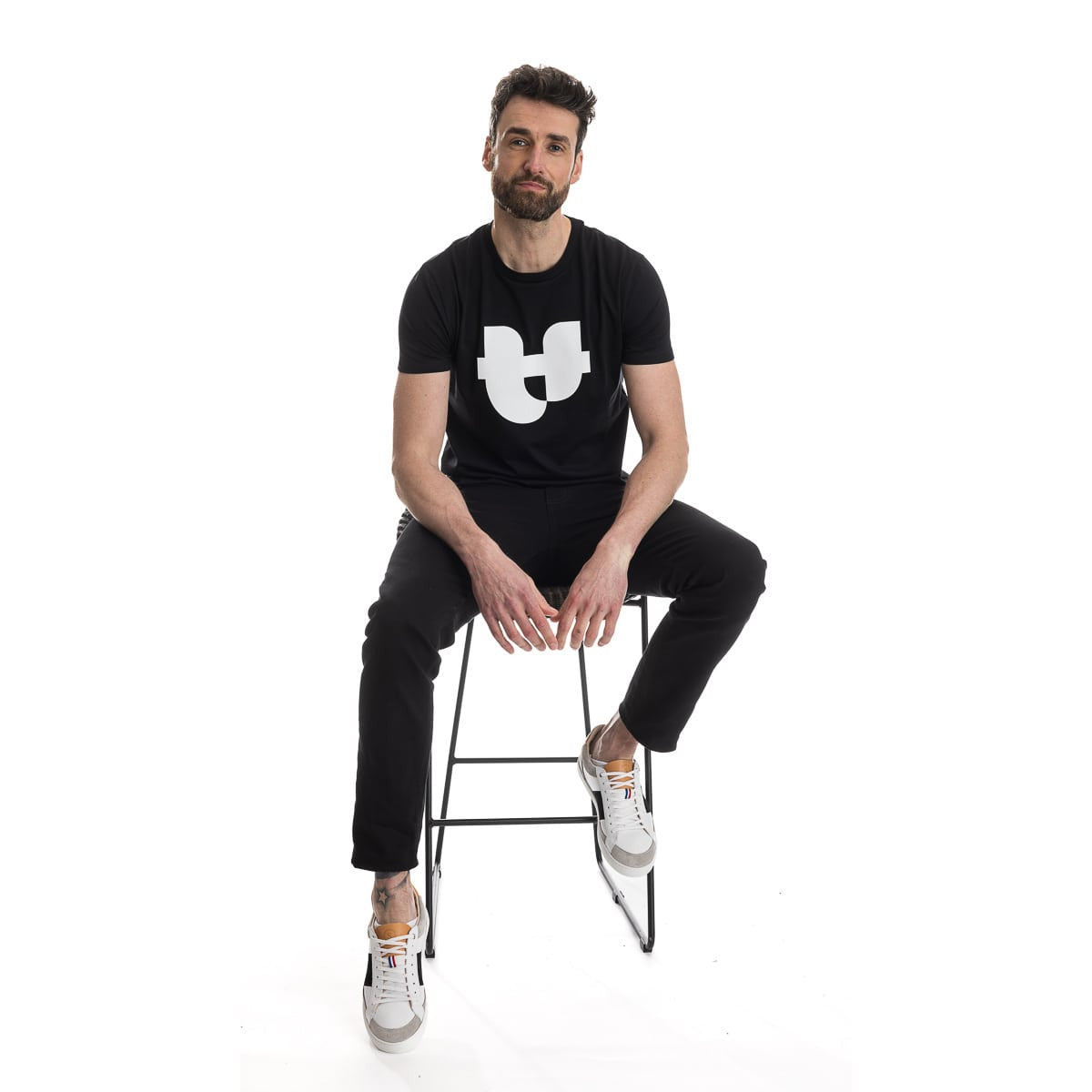 T-shirt noir pour homme en coton bio avec col rond
