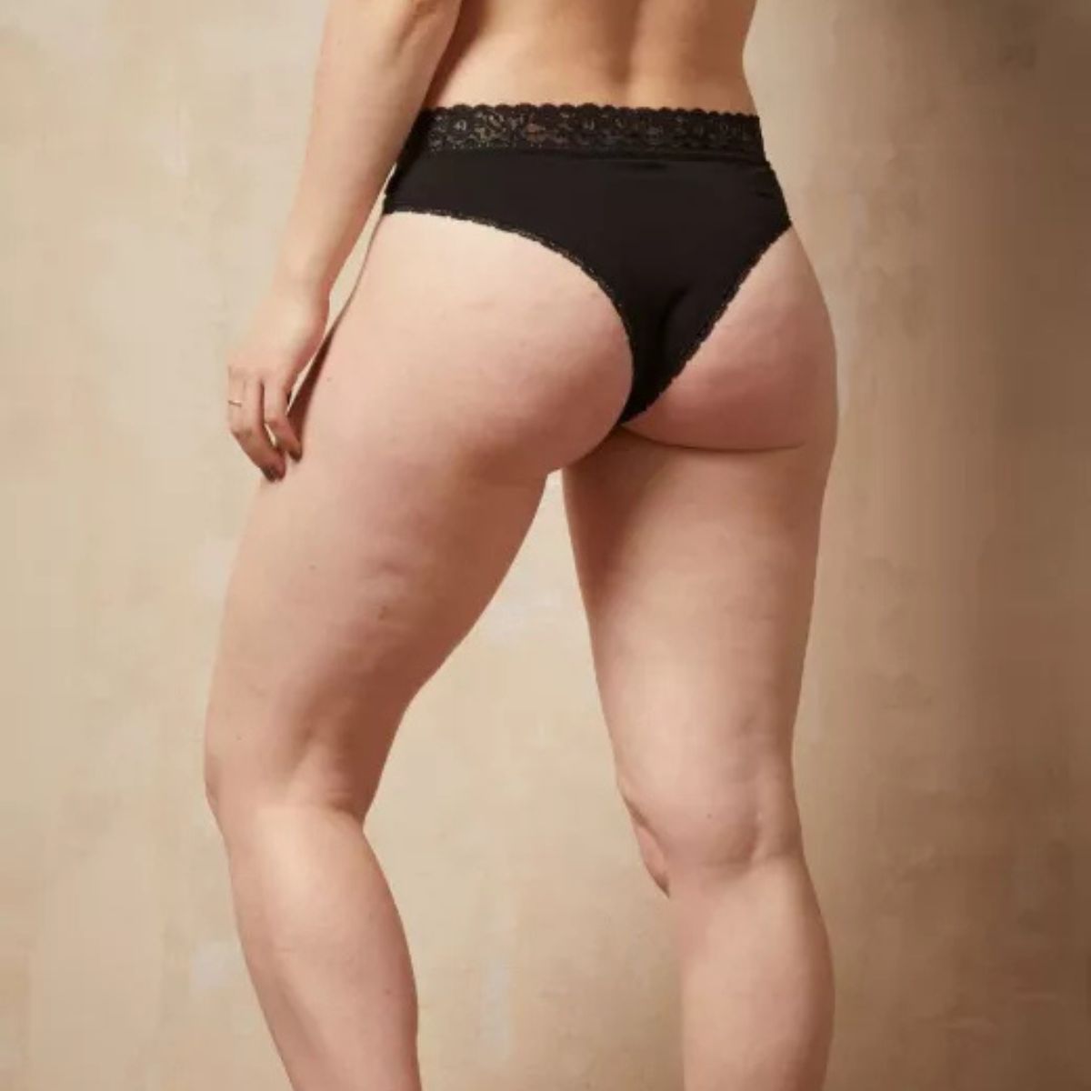 Tanga dentelle noir