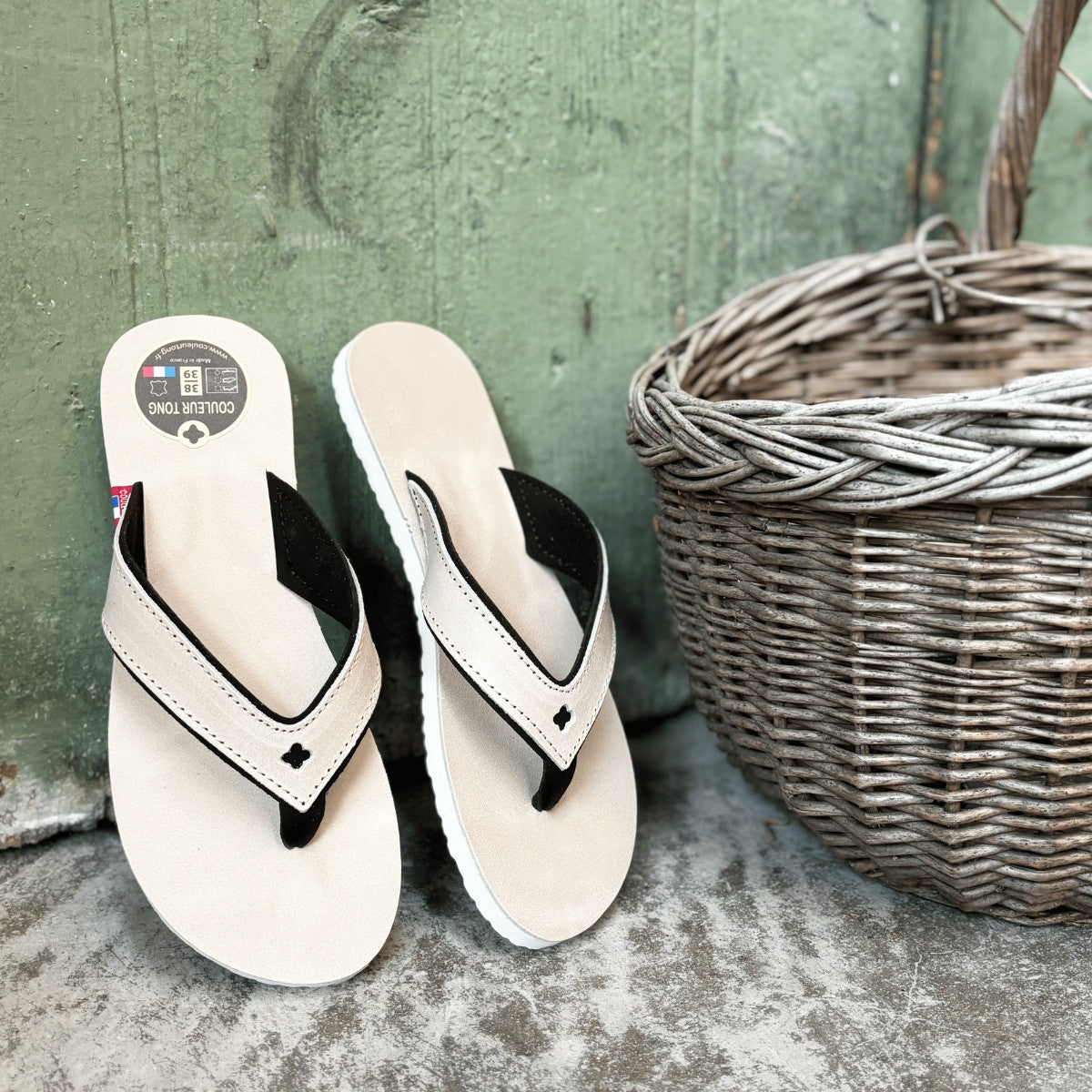 Tong cuir ivoire