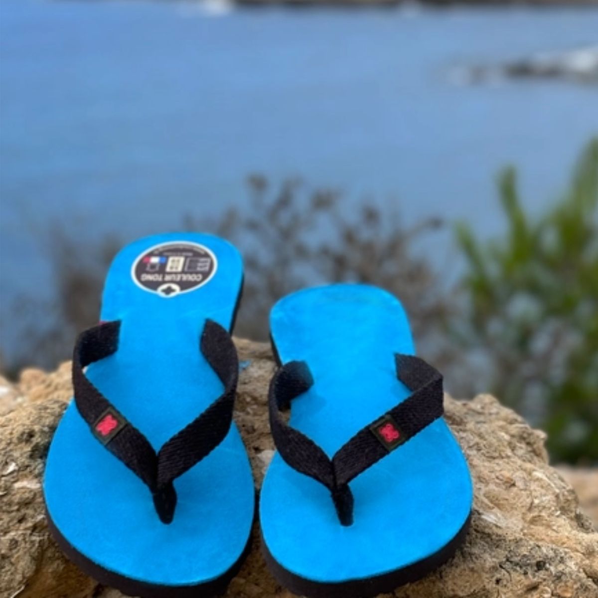 Tong en cuir turquoise